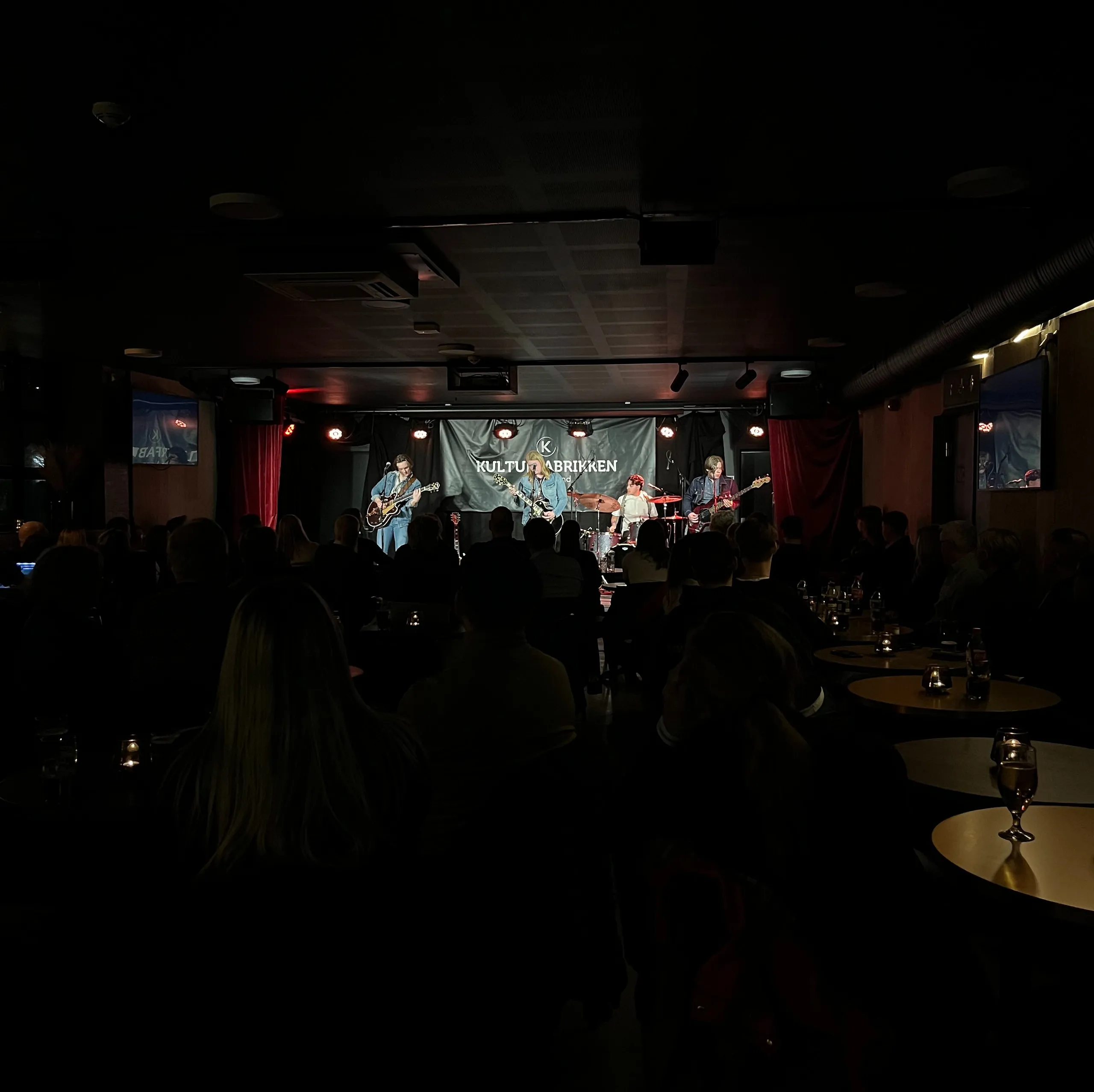 Konsert på klubbscenen